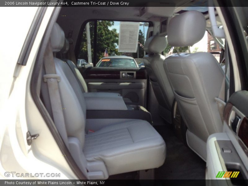 Cashmere Tri-Coat / Dove Grey 2006 Lincoln Navigator Luxury 4x4