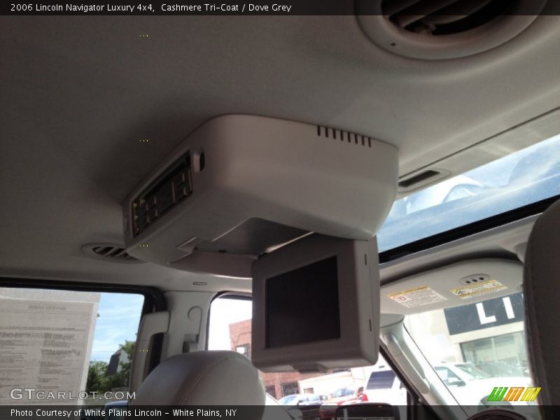 Cashmere Tri-Coat / Dove Grey 2006 Lincoln Navigator Luxury 4x4