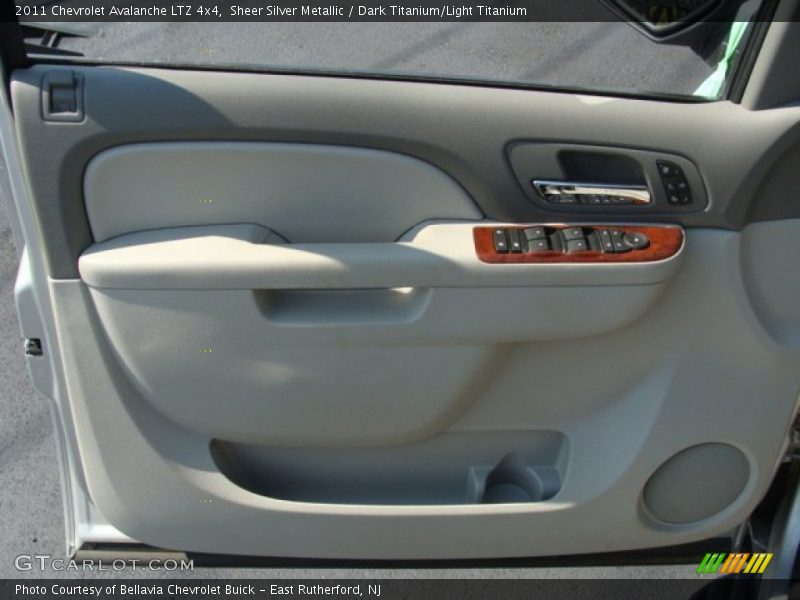 Sheer Silver Metallic / Dark Titanium/Light Titanium 2011 Chevrolet Avalanche LTZ 4x4