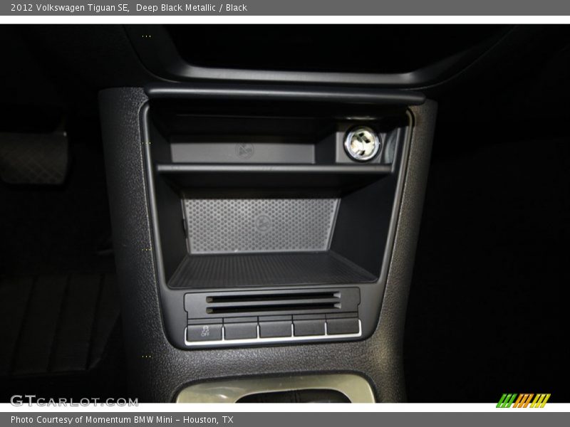 Deep Black Metallic / Black 2012 Volkswagen Tiguan SE
