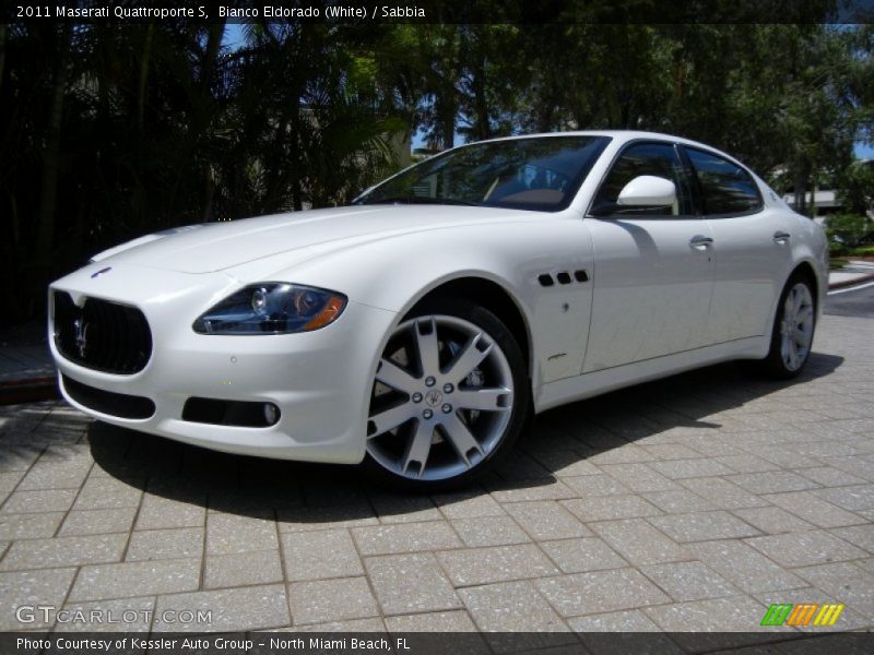 Front 3/4 View of 2011 Quattroporte S