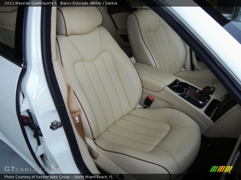 Front Seat of 2011 Quattroporte S