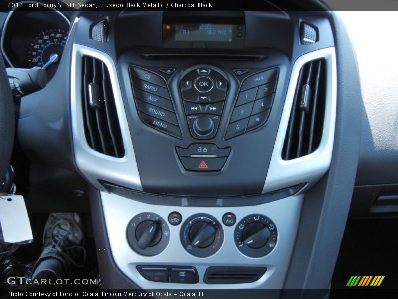 Controls of 2012 Focus SE SFE Sedan