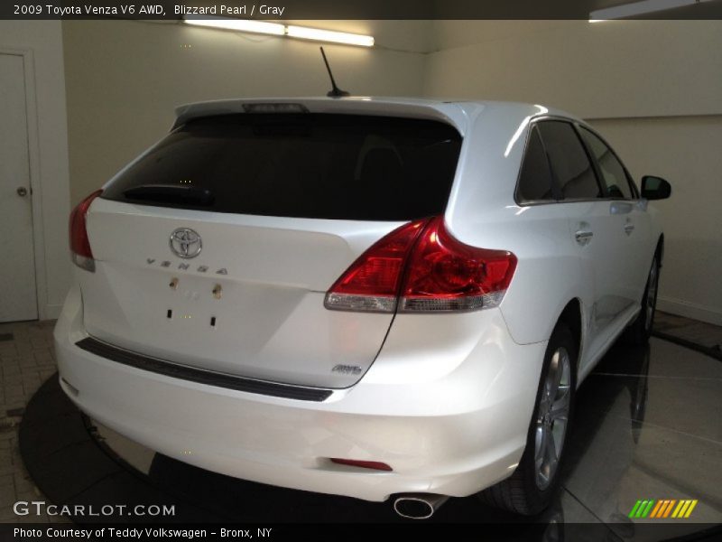 Blizzard Pearl / Gray 2009 Toyota Venza V6 AWD