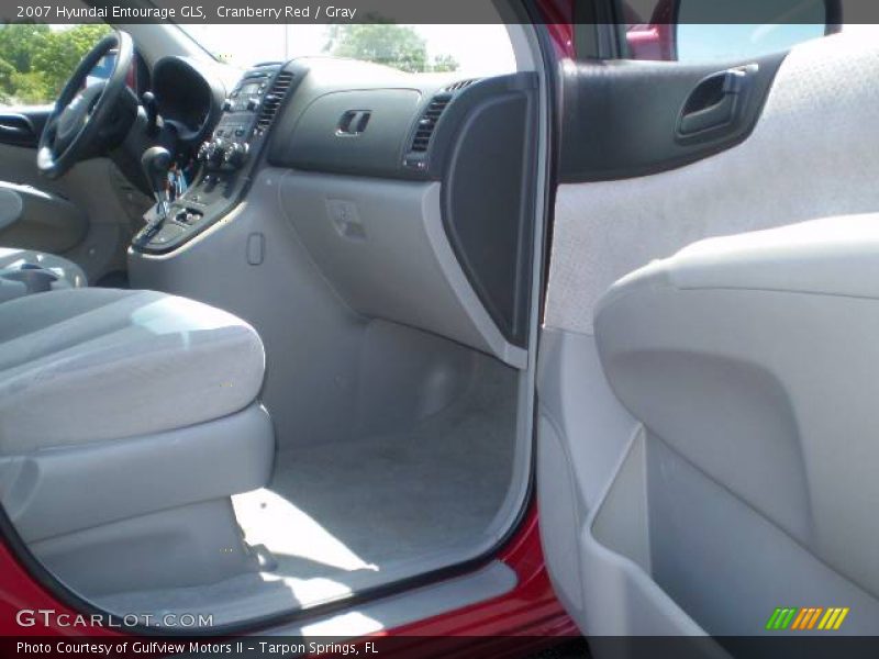 Cranberry Red / Gray 2007 Hyundai Entourage GLS