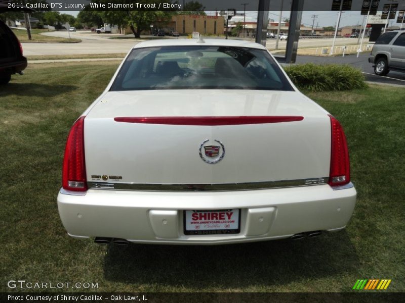 White Diamond Tricoat / Ebony 2011 Cadillac DTS Luxury