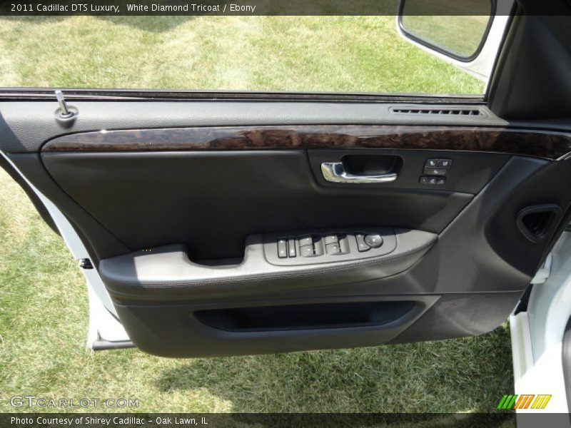 White Diamond Tricoat / Ebony 2011 Cadillac DTS Luxury