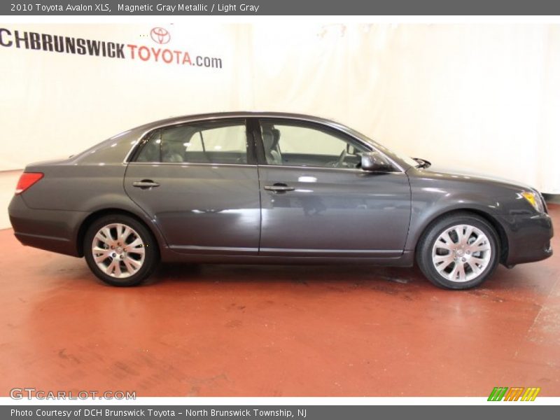 Magnetic Gray Metallic / Light Gray 2010 Toyota Avalon XLS