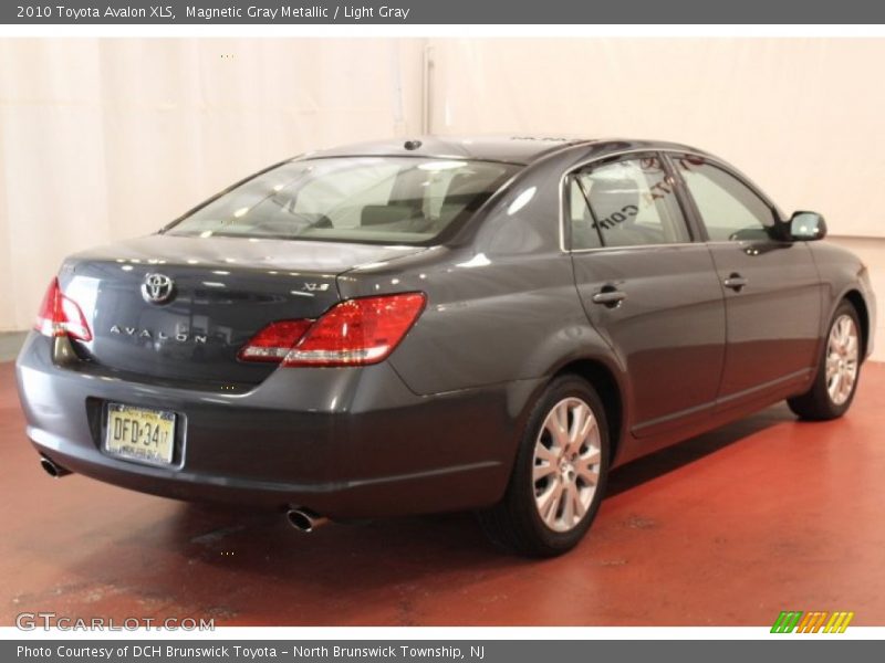 Magnetic Gray Metallic / Light Gray 2010 Toyota Avalon XLS