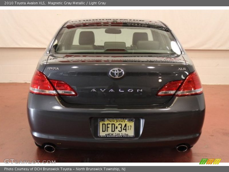 Magnetic Gray Metallic / Light Gray 2010 Toyota Avalon XLS