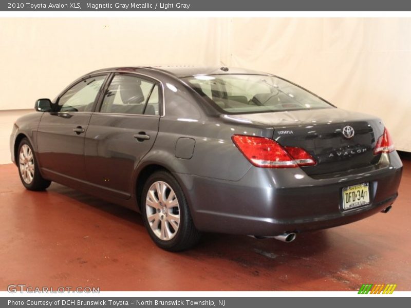 Magnetic Gray Metallic / Light Gray 2010 Toyota Avalon XLS