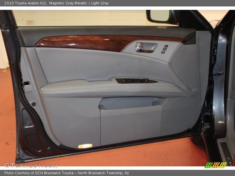 Magnetic Gray Metallic / Light Gray 2010 Toyota Avalon XLS