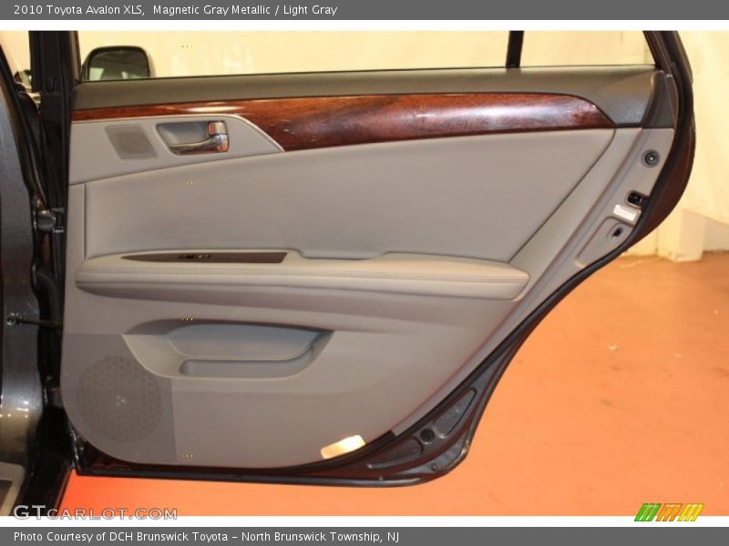 Magnetic Gray Metallic / Light Gray 2010 Toyota Avalon XLS