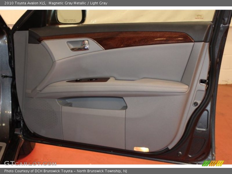 Magnetic Gray Metallic / Light Gray 2010 Toyota Avalon XLS