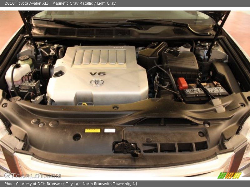 Magnetic Gray Metallic / Light Gray 2010 Toyota Avalon XLS