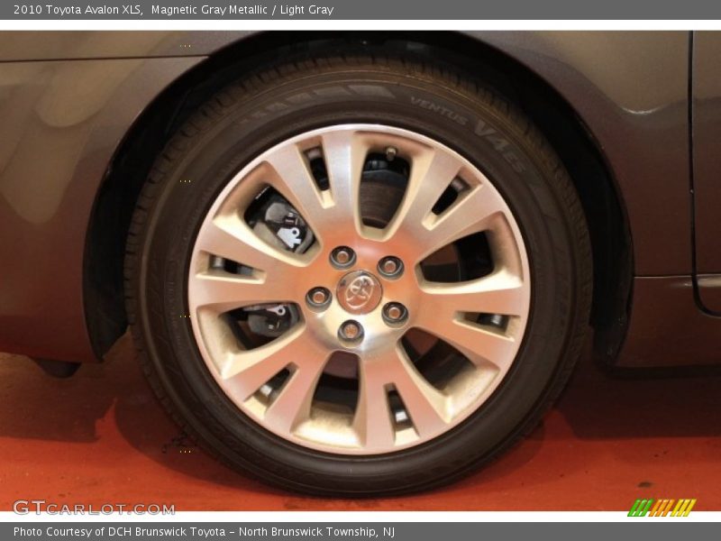 Magnetic Gray Metallic / Light Gray 2010 Toyota Avalon XLS