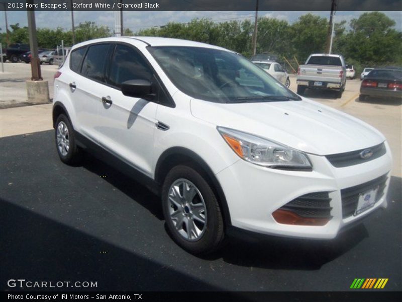 Oxford White / Charcoal Black 2013 Ford Escape S
