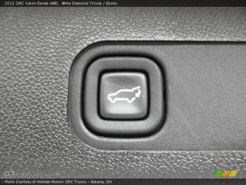 White Diamond Tricoat / Ebony 2013 GMC Yukon Denali AWD