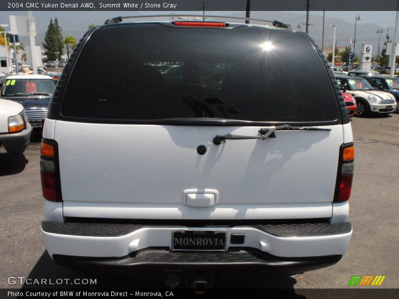Summit White / Stone Gray 2004 GMC Yukon Denali AWD