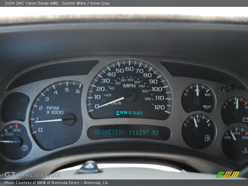 Summit White / Stone Gray 2004 GMC Yukon Denali AWD
