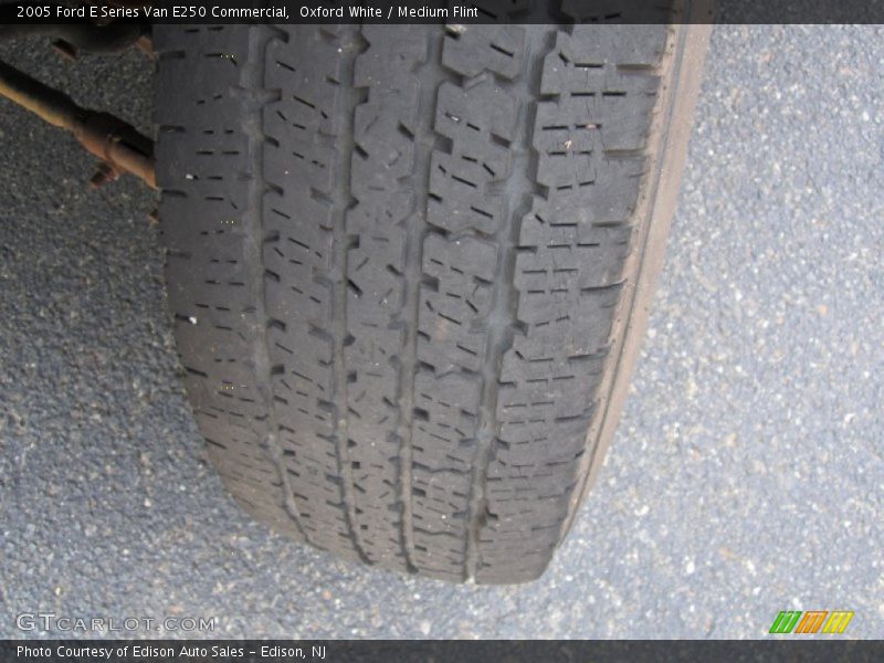 Oxford White / Medium Flint 2005 Ford E Series Van E250 Commercial