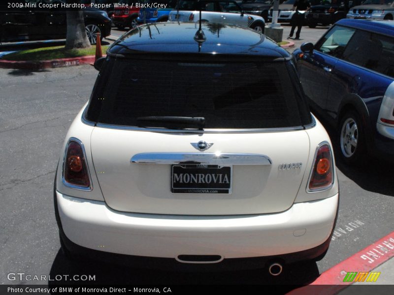 Pepper White / Black/Grey 2009 Mini Cooper Hardtop