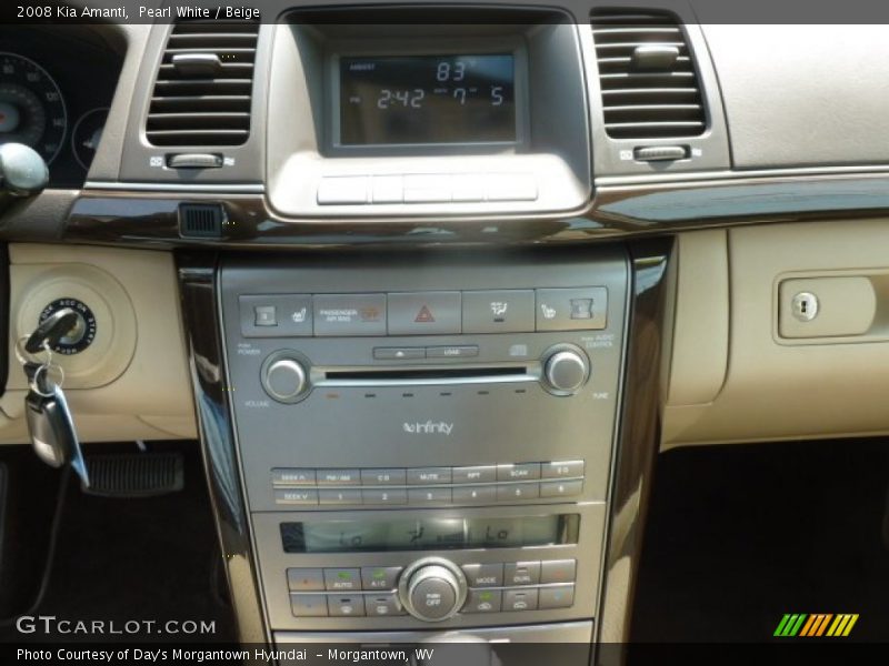 Pearl White / Beige 2008 Kia Amanti