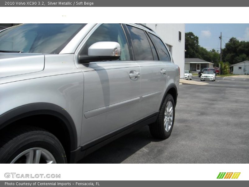 Silver Metallic / Soft Beige 2010 Volvo XC90 3.2