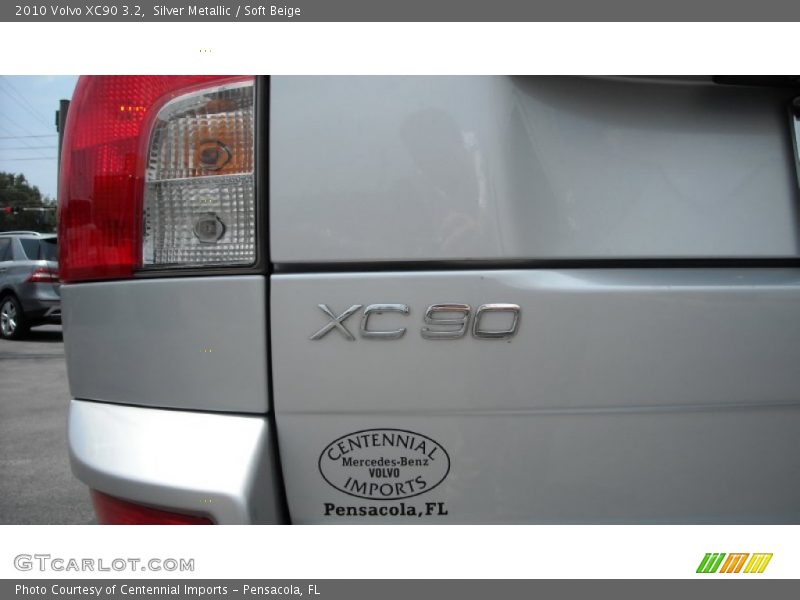 Silver Metallic / Soft Beige 2010 Volvo XC90 3.2