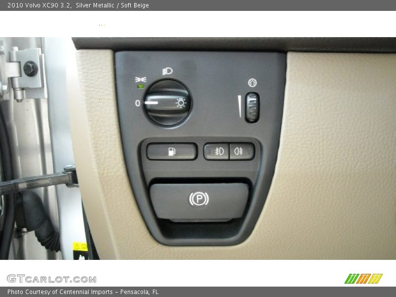 Silver Metallic / Soft Beige 2010 Volvo XC90 3.2
