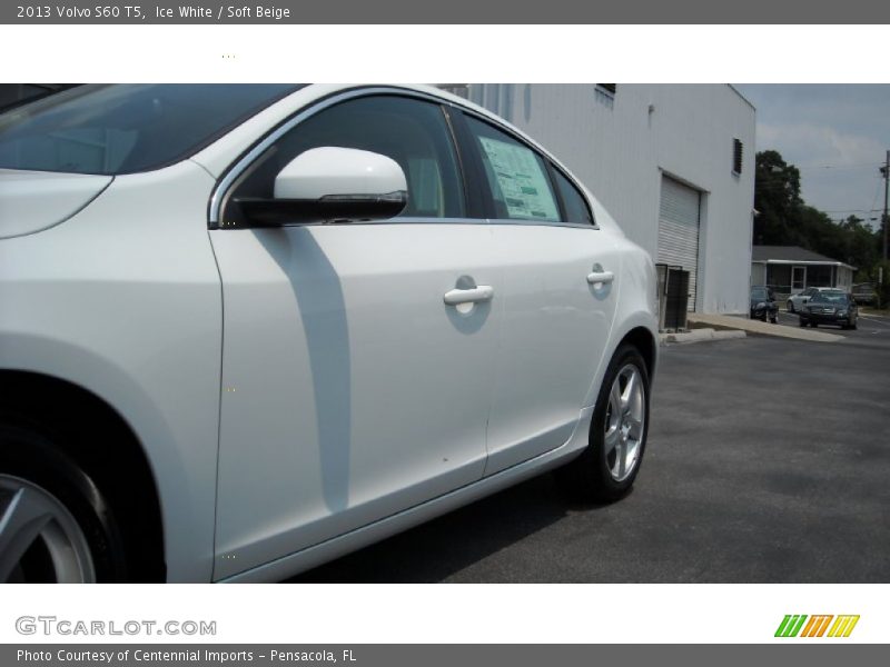 Ice White / Soft Beige 2013 Volvo S60 T5