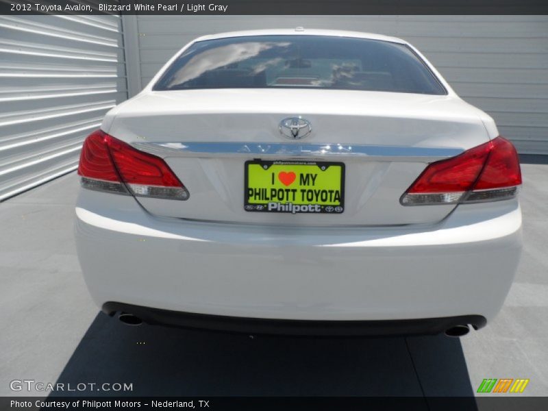 Blizzard White Pearl / Light Gray 2012 Toyota Avalon