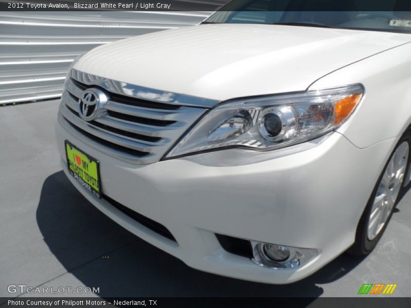 Blizzard White Pearl / Light Gray 2012 Toyota Avalon