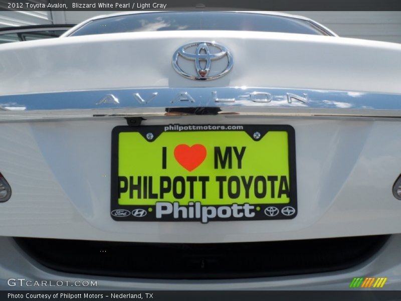 Blizzard White Pearl / Light Gray 2012 Toyota Avalon