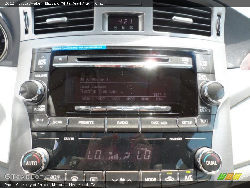 Blizzard White Pearl / Light Gray 2012 Toyota Avalon