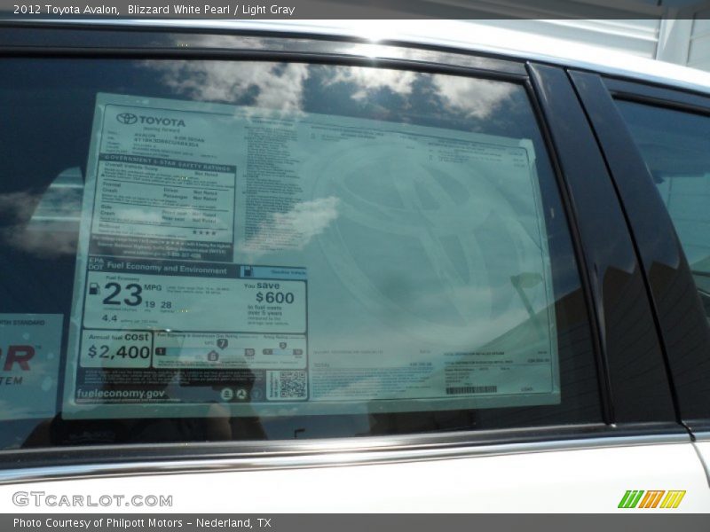Blizzard White Pearl / Light Gray 2012 Toyota Avalon