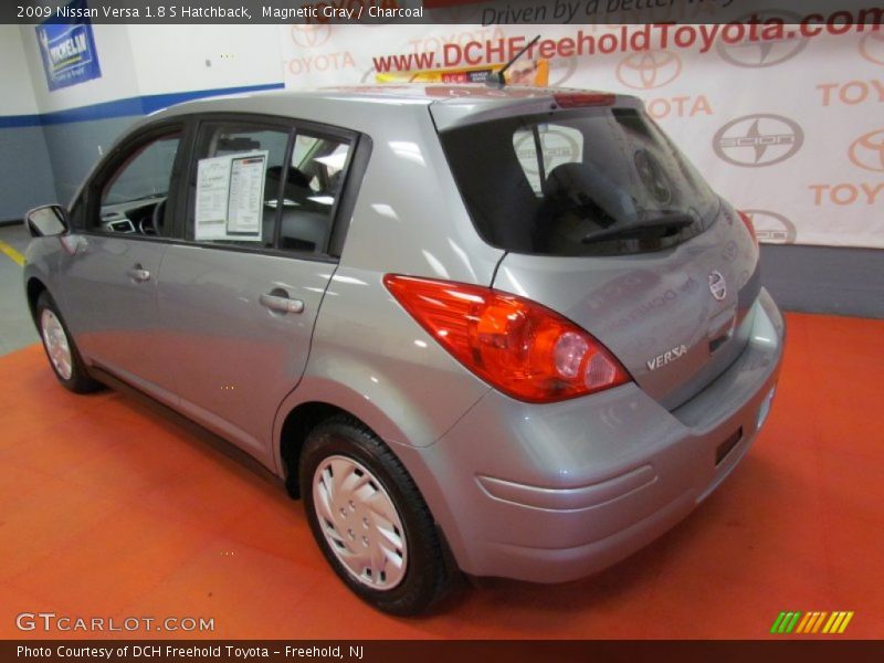 Magnetic Gray / Charcoal 2009 Nissan Versa 1.8 S Hatchback