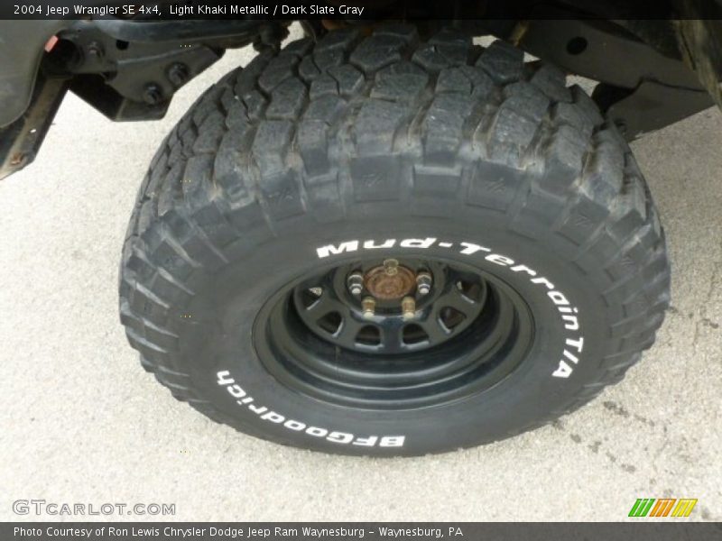 Light Khaki Metallic / Dark Slate Gray 2004 Jeep Wrangler SE 4x4