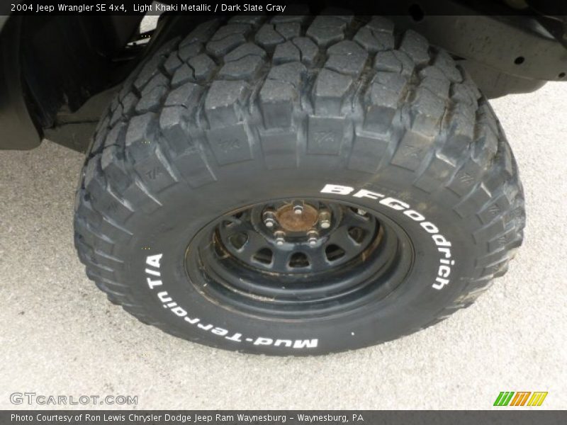 Light Khaki Metallic / Dark Slate Gray 2004 Jeep Wrangler SE 4x4
