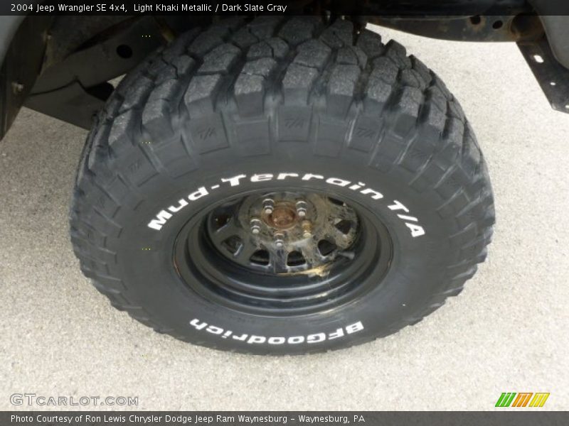 Light Khaki Metallic / Dark Slate Gray 2004 Jeep Wrangler SE 4x4