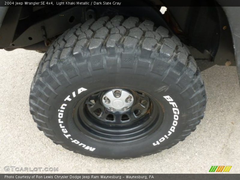 Light Khaki Metallic / Dark Slate Gray 2004 Jeep Wrangler SE 4x4