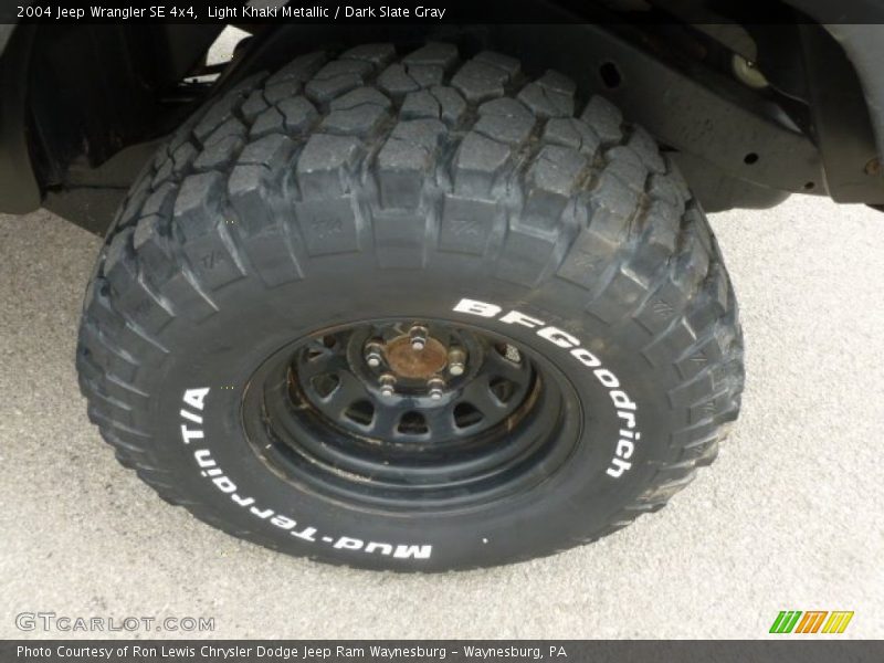 Light Khaki Metallic / Dark Slate Gray 2004 Jeep Wrangler SE 4x4