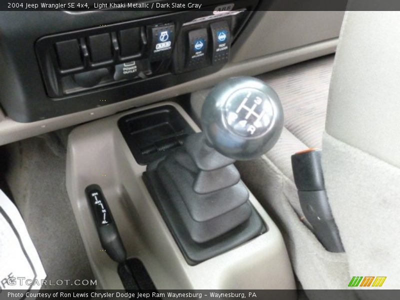 Light Khaki Metallic / Dark Slate Gray 2004 Jeep Wrangler SE 4x4