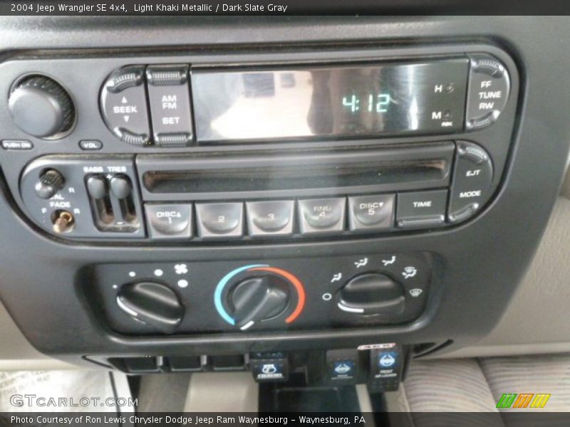 Light Khaki Metallic / Dark Slate Gray 2004 Jeep Wrangler SE 4x4