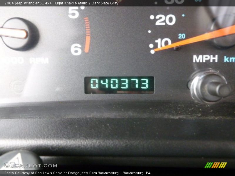 Light Khaki Metallic / Dark Slate Gray 2004 Jeep Wrangler SE 4x4