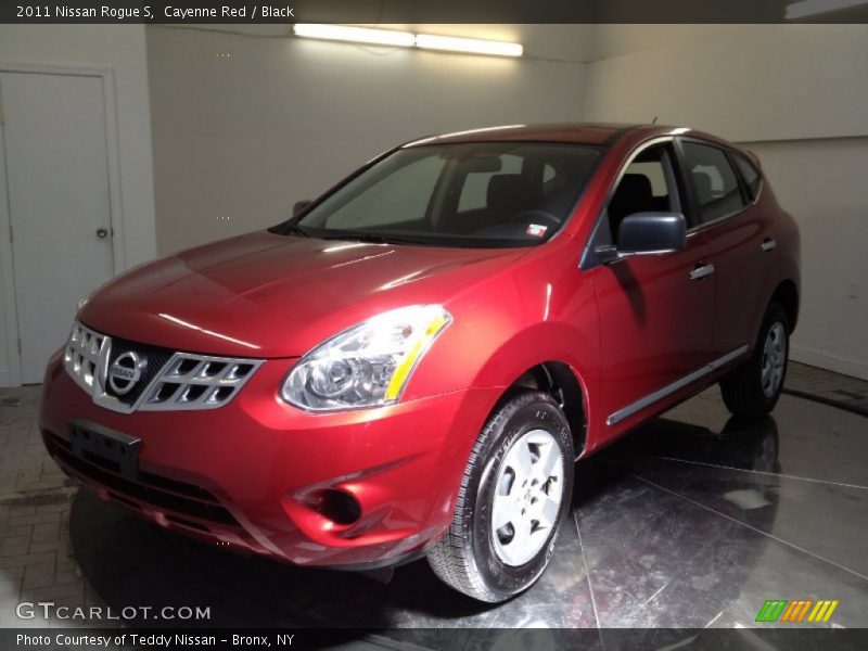 Cayenne Red / Black 2011 Nissan Rogue S