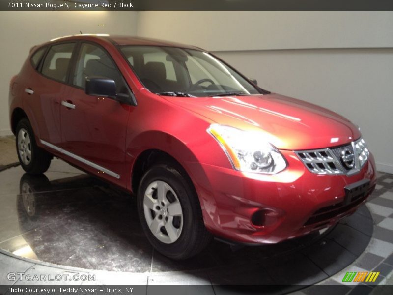 Cayenne Red / Black 2011 Nissan Rogue S