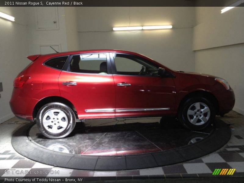 Cayenne Red / Black 2011 Nissan Rogue S