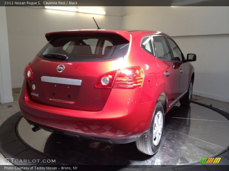 Cayenne Red / Black 2011 Nissan Rogue S