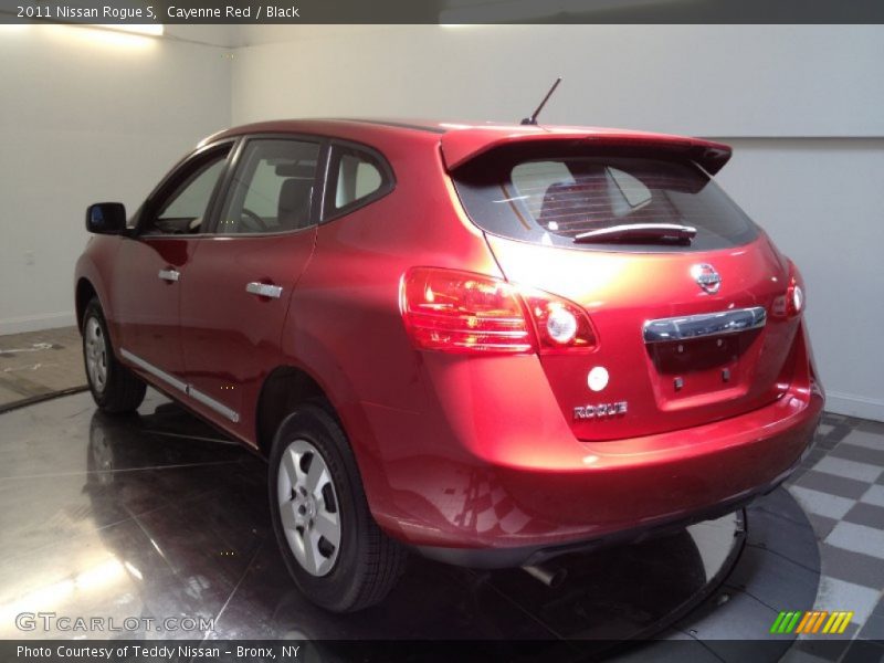 Cayenne Red / Black 2011 Nissan Rogue S
